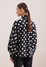 Schluppenbluse in strukturierter Ware mit Tupfenprint in Schwarz |  Seidensticker Onlineshop