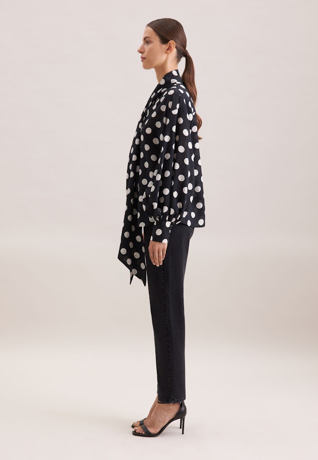Schluppenbluse in strukturierter Ware mit Tupfenprint in Schwarz |  Seidensticker Onlineshop