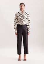 Schluppenbluse in strukturierter Ware mit Tupfenprint in Ecru |  Seidensticker Onlineshop