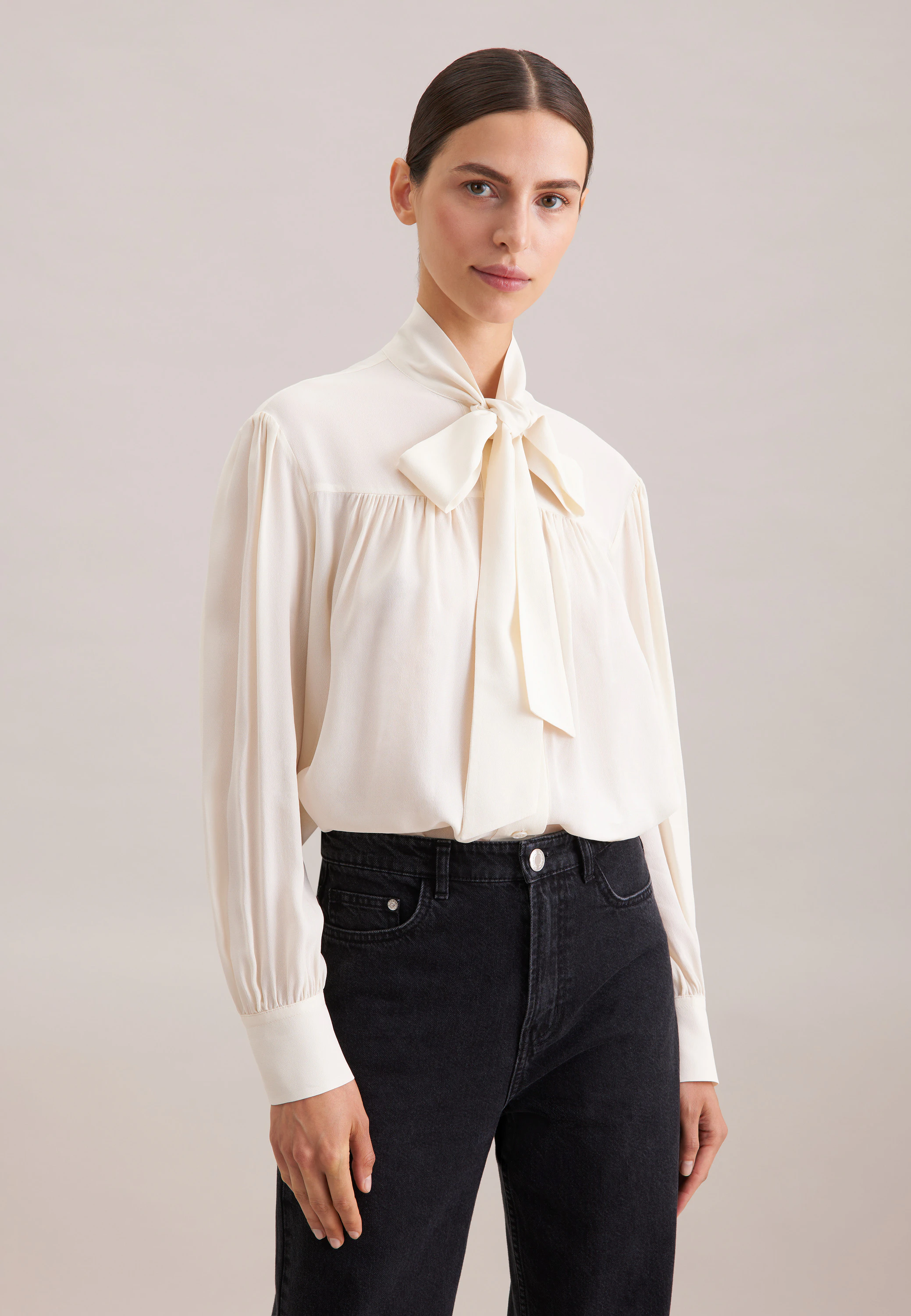 Schluppenbluse aus Viskose- Chiffon Weiß