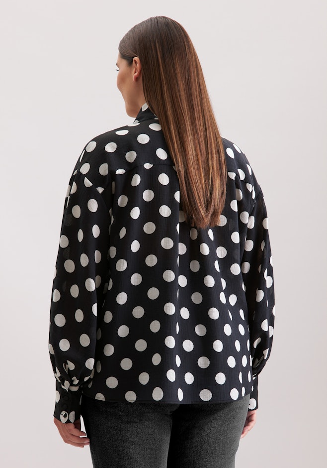 Bow blouse in textured fabric with polka dot print in Schwarz | Seidensticker online shop