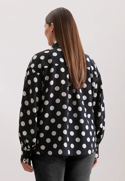 Schluppenbluse in strukturierter Ware mit Tupfenprint in Schwarz |  Seidensticker Onlineshop