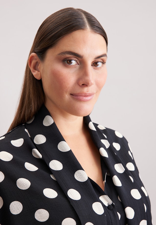 Schluppenbluse in strukturierter Ware mit Tupfenprint in Schwarz |  Seidensticker Onlineshop