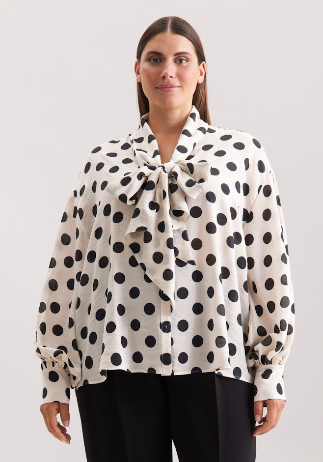 Schluppenbluse in strukturierter Ware mit Tupfenprint in Weiß | Seidensticker online shop