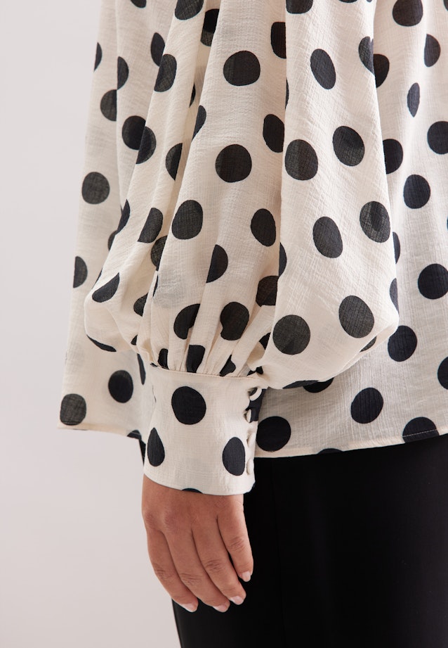 Schluppenbluse in strukturierter Ware mit Tupfenprint in Weiß |  Seidensticker Onlineshop