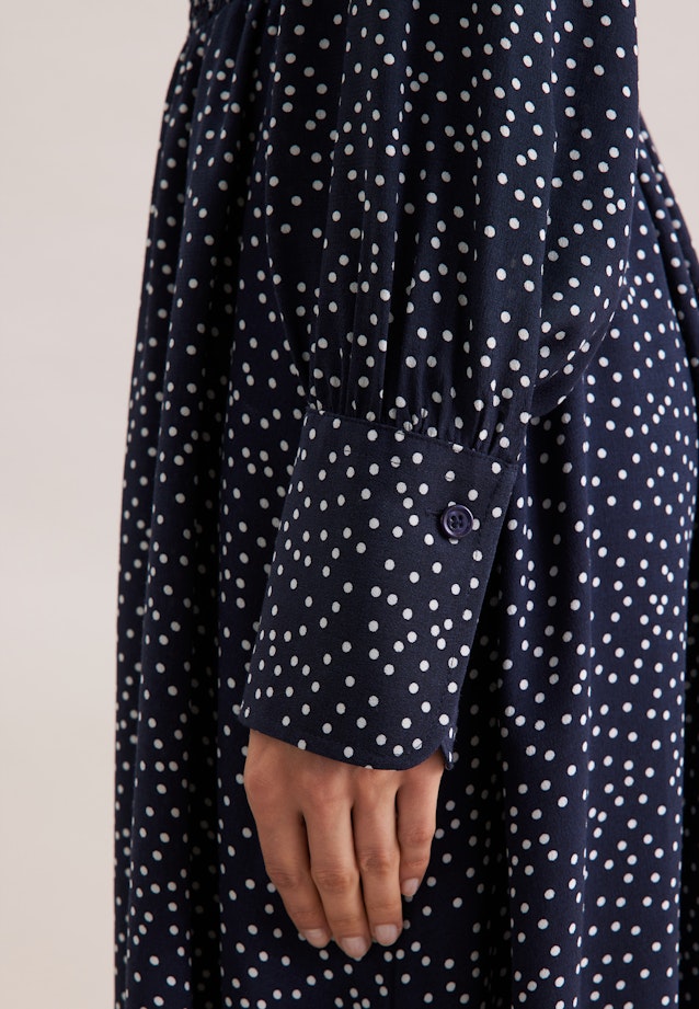 Hemdblusenkleid mit Tupfenprint in Dunkelblau |  Seidensticker Onlineshop