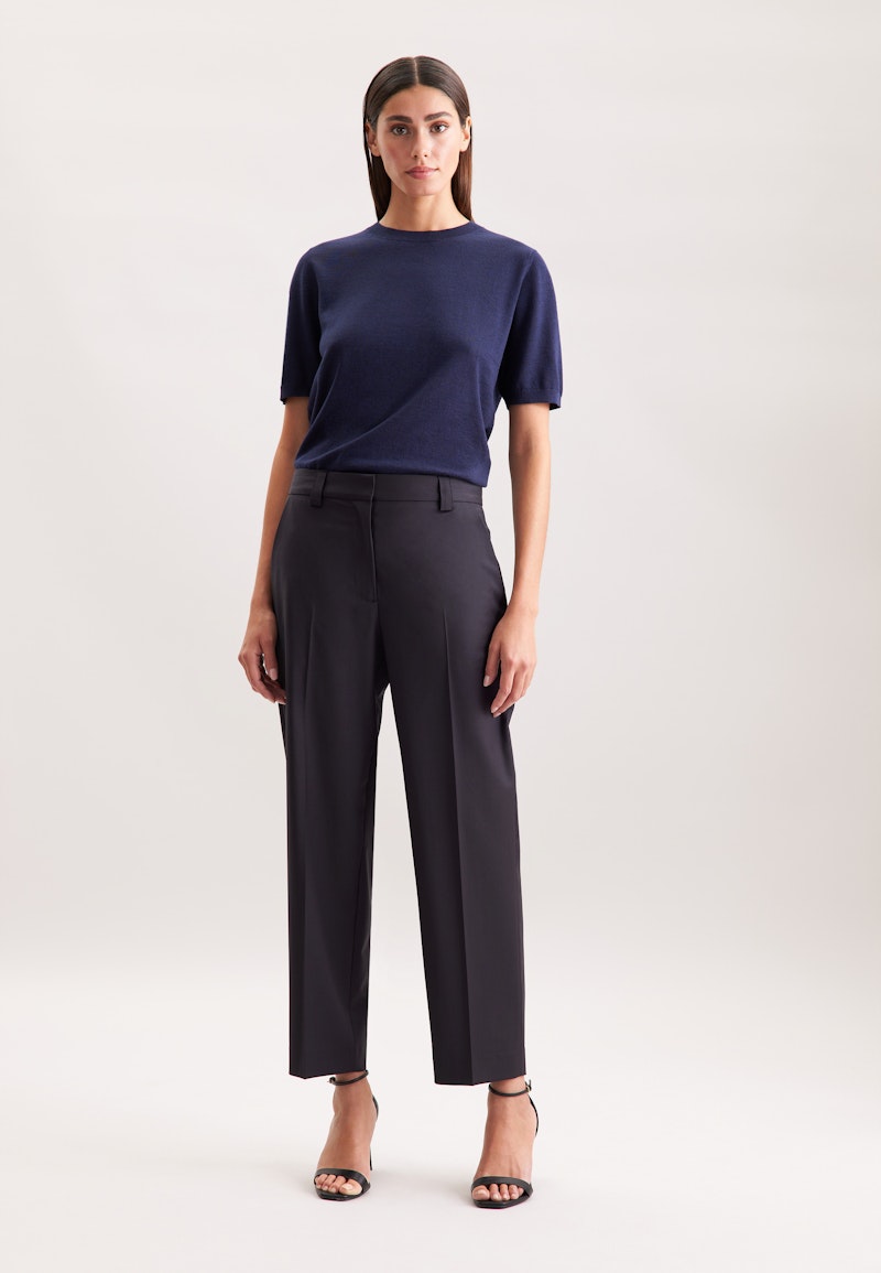 Schmale Hose mit Bügelfalten aus einer Wollmischung