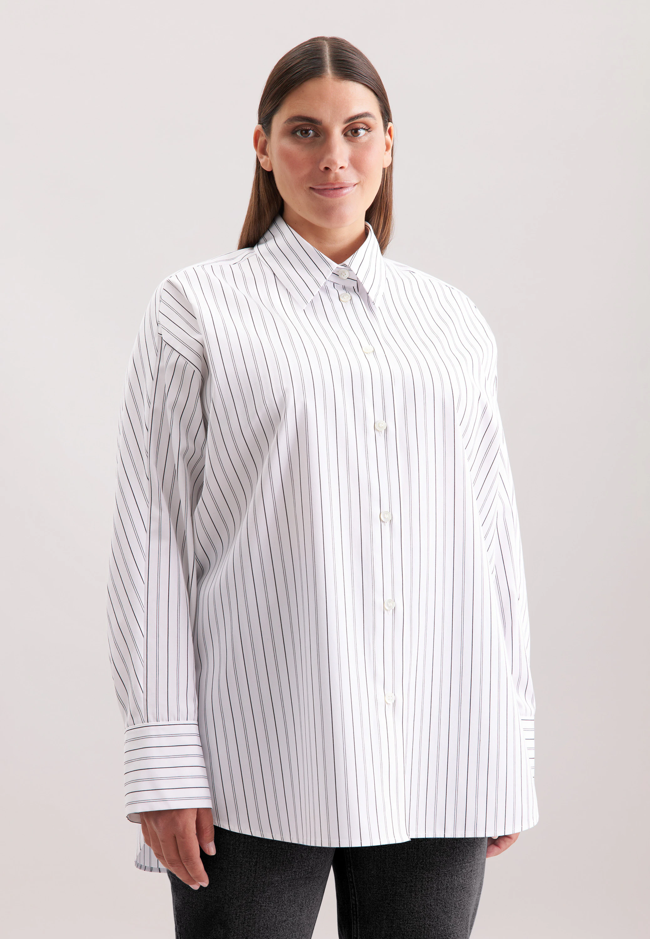 Oversized Hemdbluse mit tiefer Passe Weiß 48