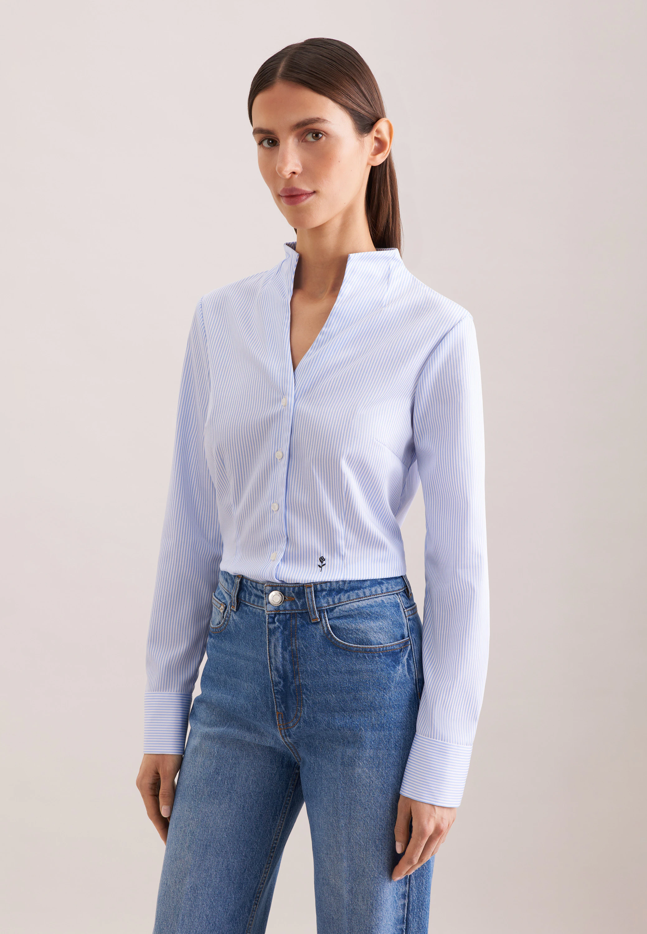 Kelchkragenbluse aus Baumwollsatin slim fit Blau 44