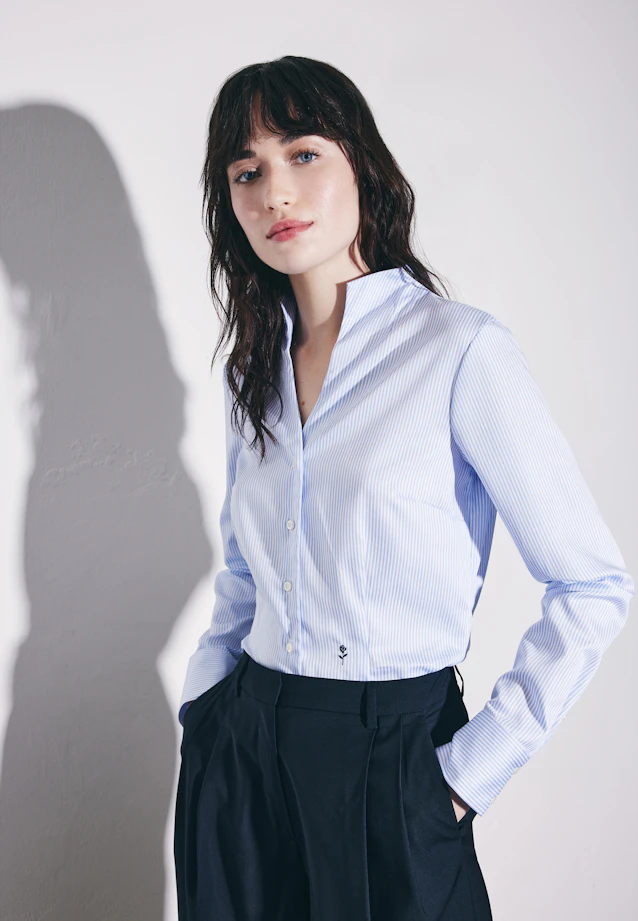 Kelchkragenbluse aus Baumwollsatin slim fit in Hellblau |  Seidensticker Onlineshop