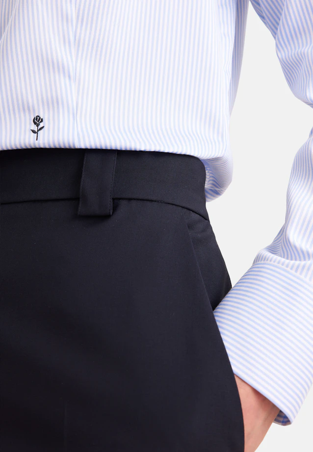 Kelchkragenbluse aus Baumwollsatin slim fit in Mittelblau |  Seidensticker Onlineshop