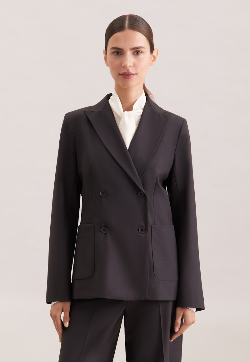Zweireihiger Blazer mit aufgesetzten Taschen aus einer Wollmischung