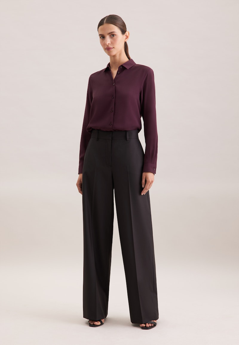 Gerade Hose mit Bügelfalten aus einer Wollmischung