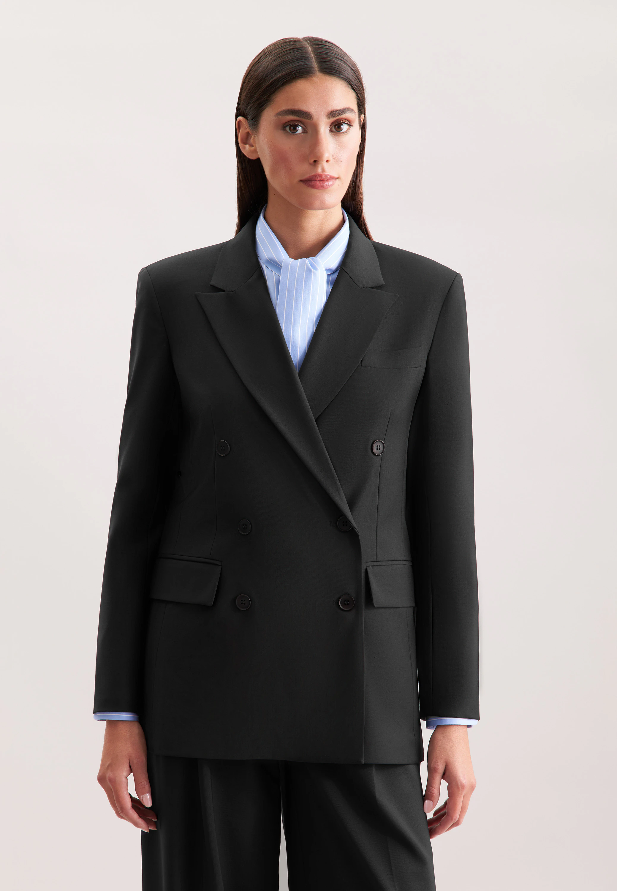 Zweireihiger Blazer mit Pattentaschen aus einer Wollmischung Schwarz 40