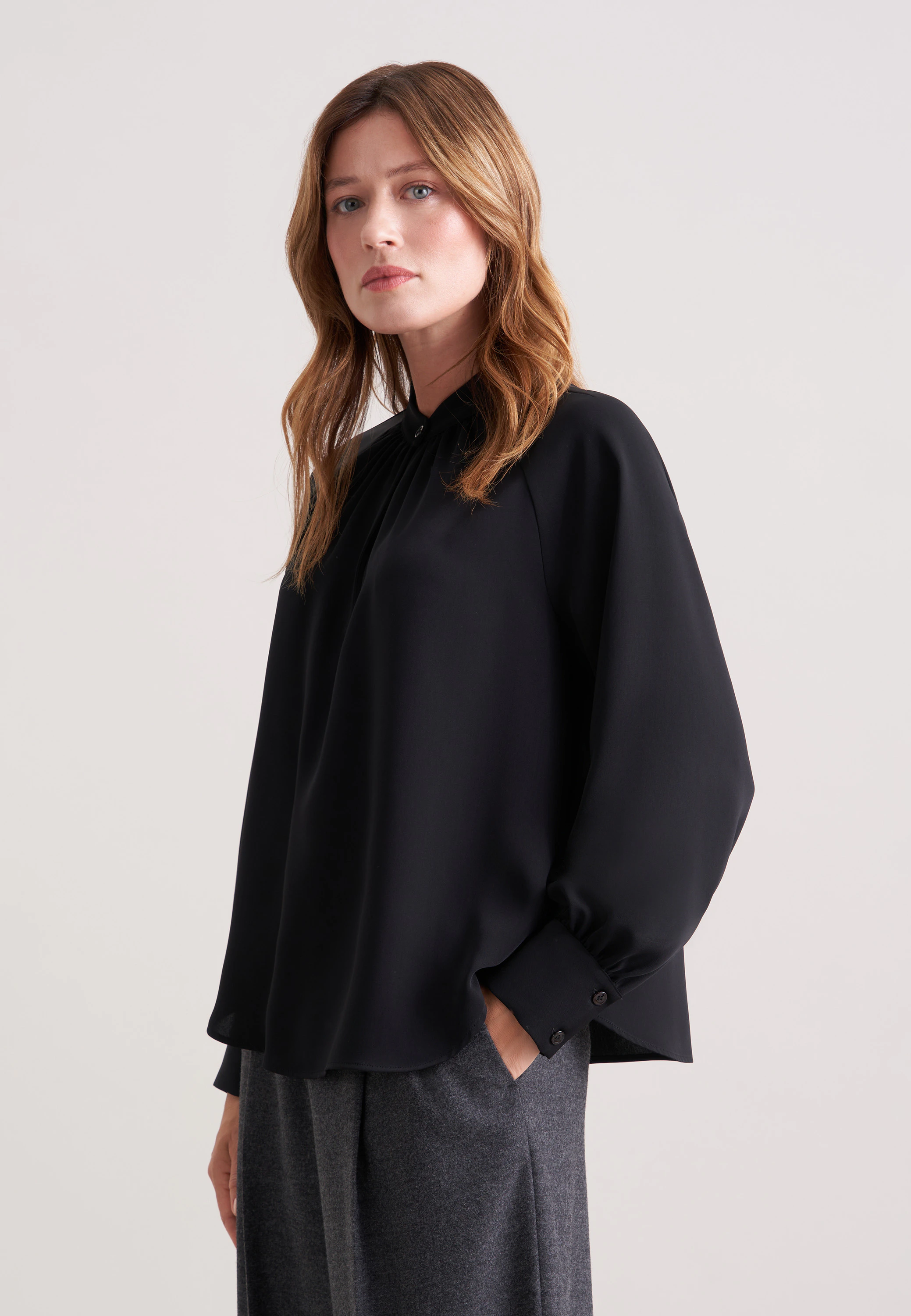 Raglanbluse mit Stehkragen Schwarz