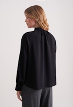 Raglanbluse mit Stehkragen in Schwarz |  Seidensticker Onlineshop