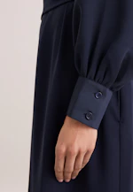 Robe fluide avec col levé et ceinture à la taille in Bleu Foncé |  Seidensticker Onlineshop