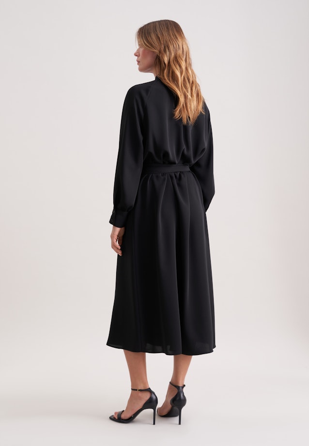 Fließendes Kleid mit Gürtel in Schwarz |  Seidensticker Onlineshop