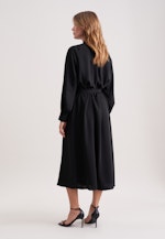 Fließendes Kleid mit Gürtel in Schwarz |  Seidensticker Onlineshop