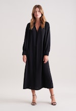 Fließendes Kleid mit Gürtel in Schwarz |  Seidensticker Onlineshop