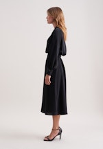 Fließendes Kleid mit Gürtel in Schwarz |  Seidensticker Onlineshop