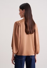 Satiniertes Blusenshirt mit V- Ausschnitt in Beige |  Seidensticker Onlineshop