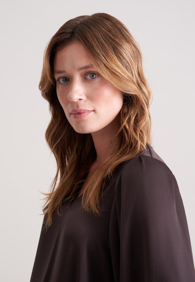 Satiniertes Blusenshirt mit V- Ausschnitt in Braun |  Seidensticker Onlineshop