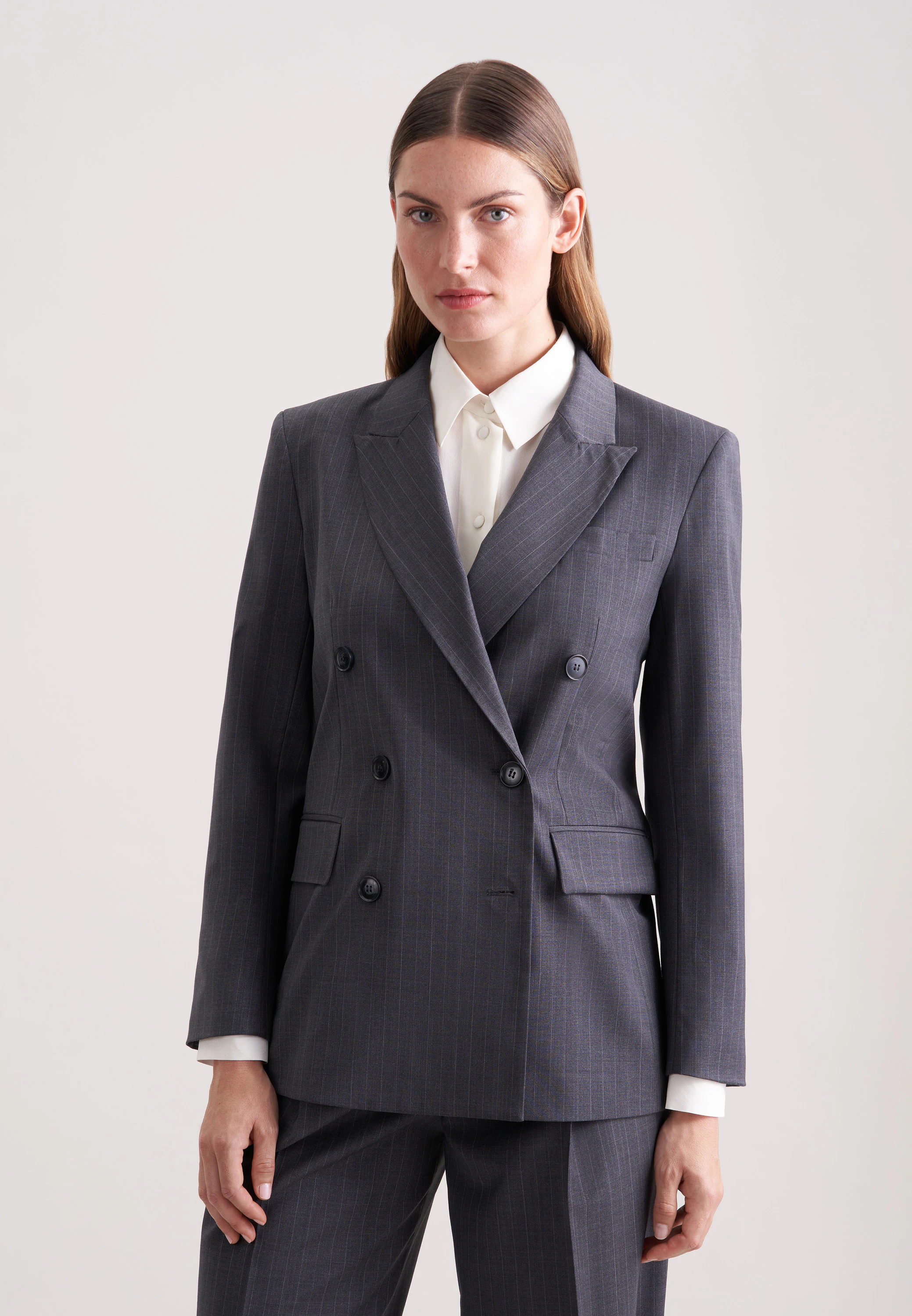 Zweireihiger Blazer mit Pattentaschen aus einer Wollmischung Grau 38