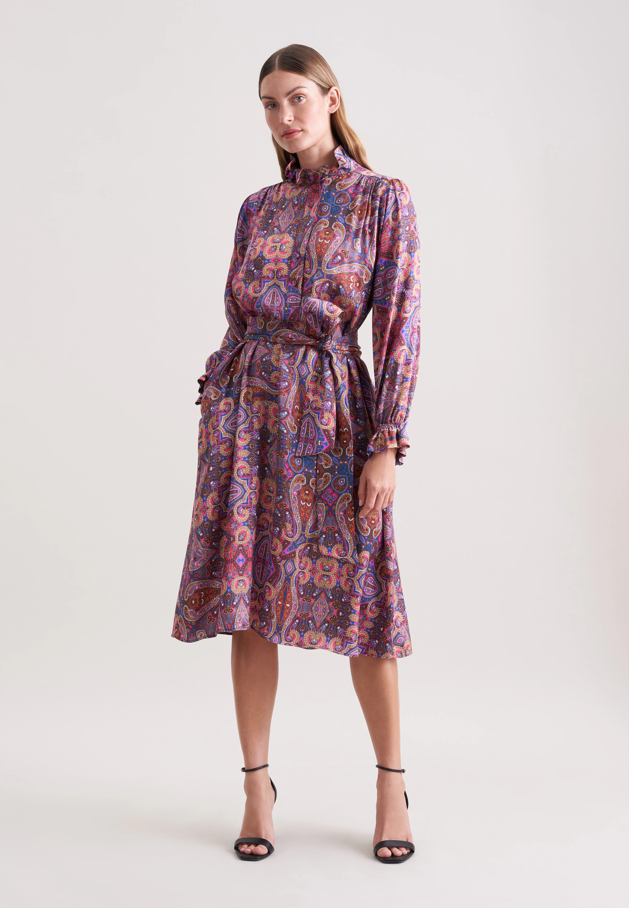 Satiniertes Kleid mit Rüschen und Gürtel Rosa/Pink 42