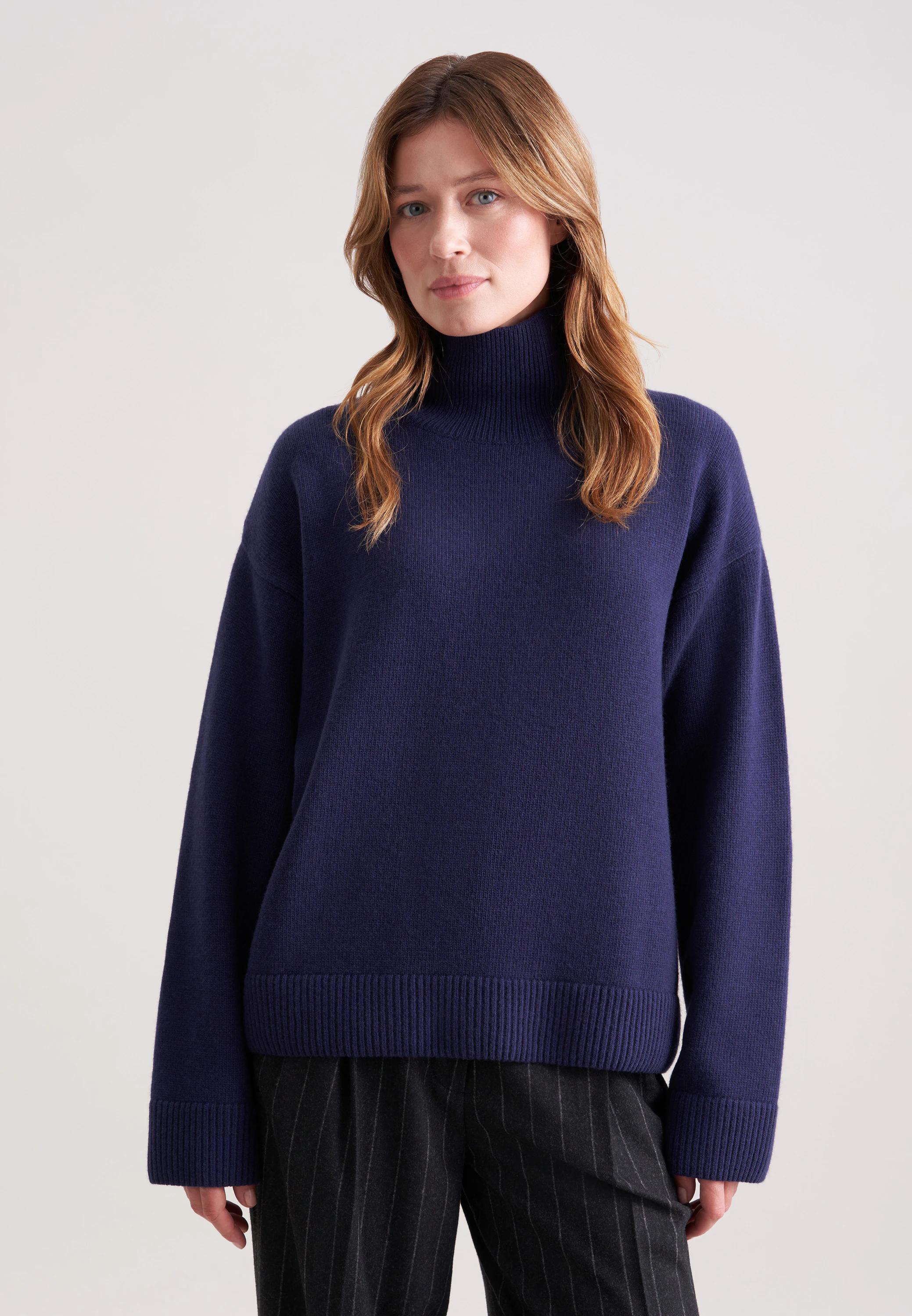 Boxy Rollkragenpullover aus Wolle und Kaschmir Blau M