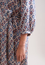 Satiniertes Kleid mit Volumenärmel in Beige |  Seidensticker Onlineshop