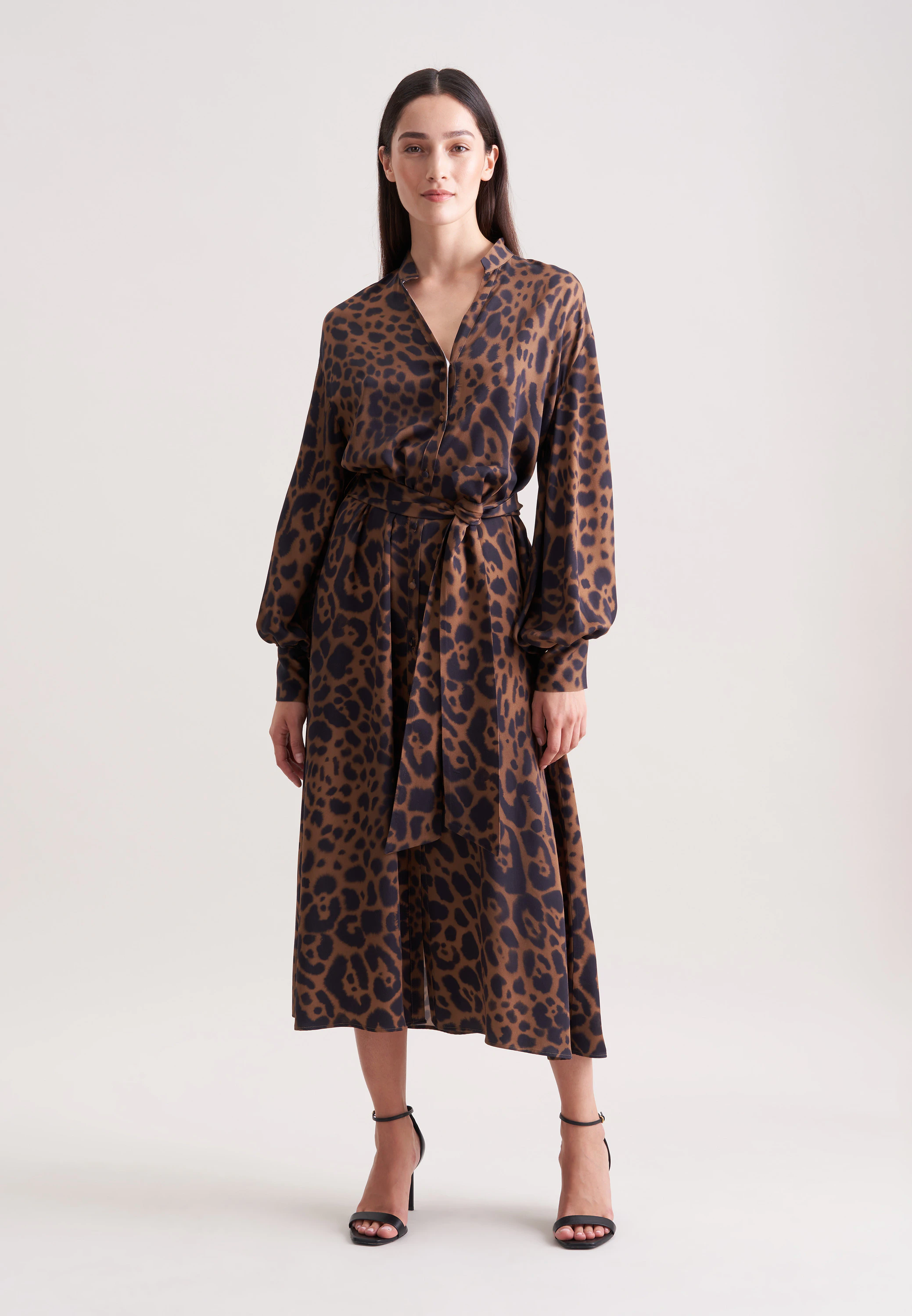Satiniertes Kleid mit voluminösen Ärmeln Beige