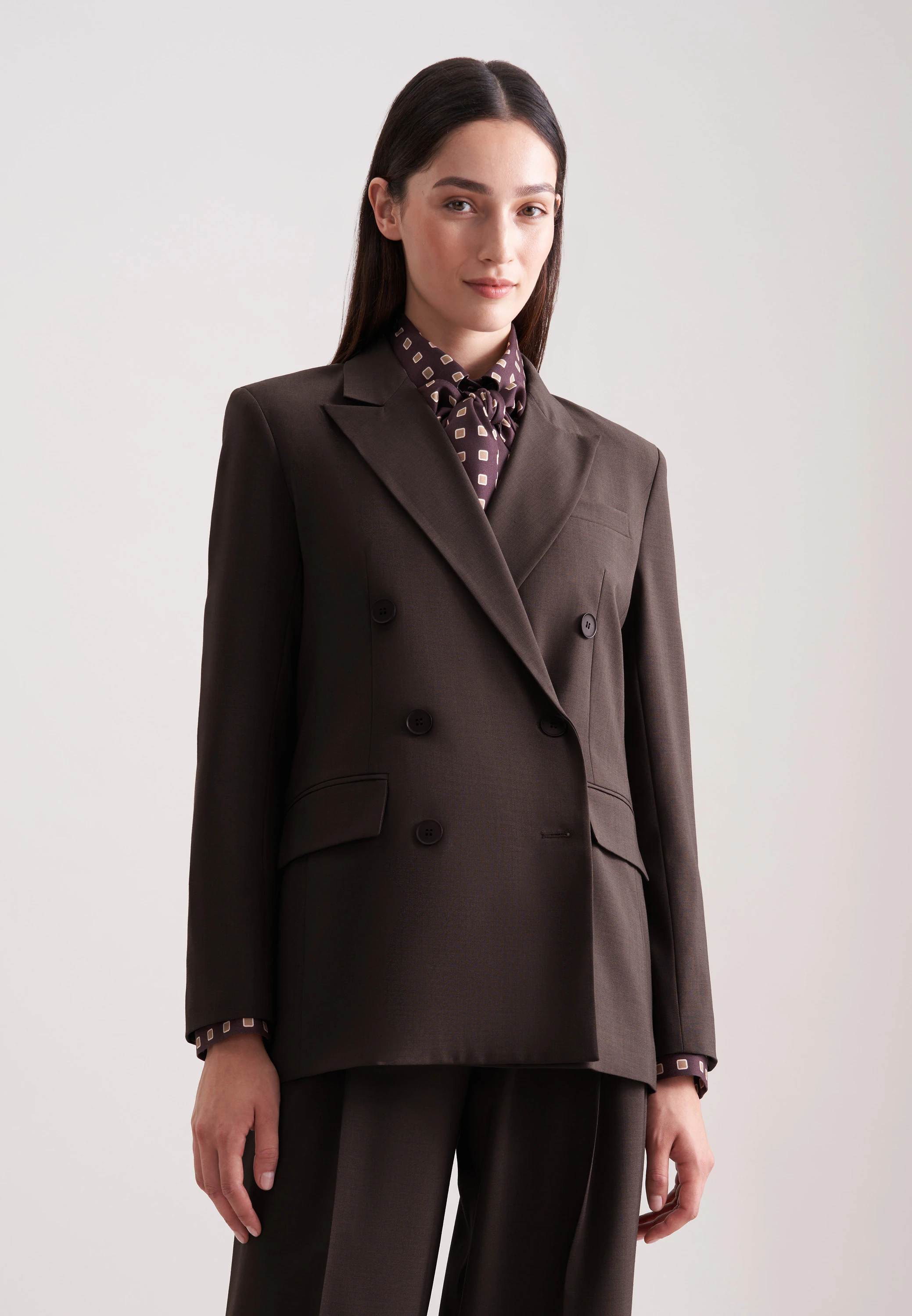 Zweireihiger Blazer mit Pattentaschen aus einer Wollmischung Braun 40