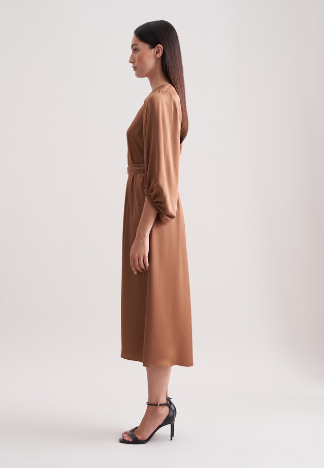 Satiniertes Blusenkleid mit V- Ausschnitt in Beige |  Seidensticker Onlineshop