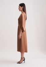 Satiniertes Blusenkleid mit V- Ausschnitt in Beige |  Seidensticker Onlineshop