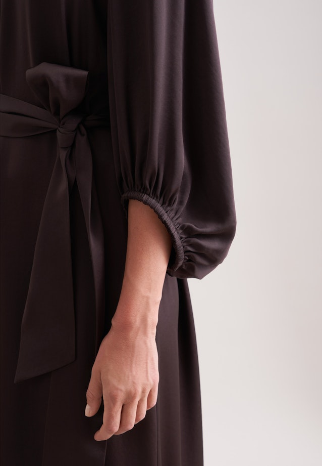 Satiniertes Blusenkleid mit V- Ausschnitt in Braun |  Seidensticker Onlineshop