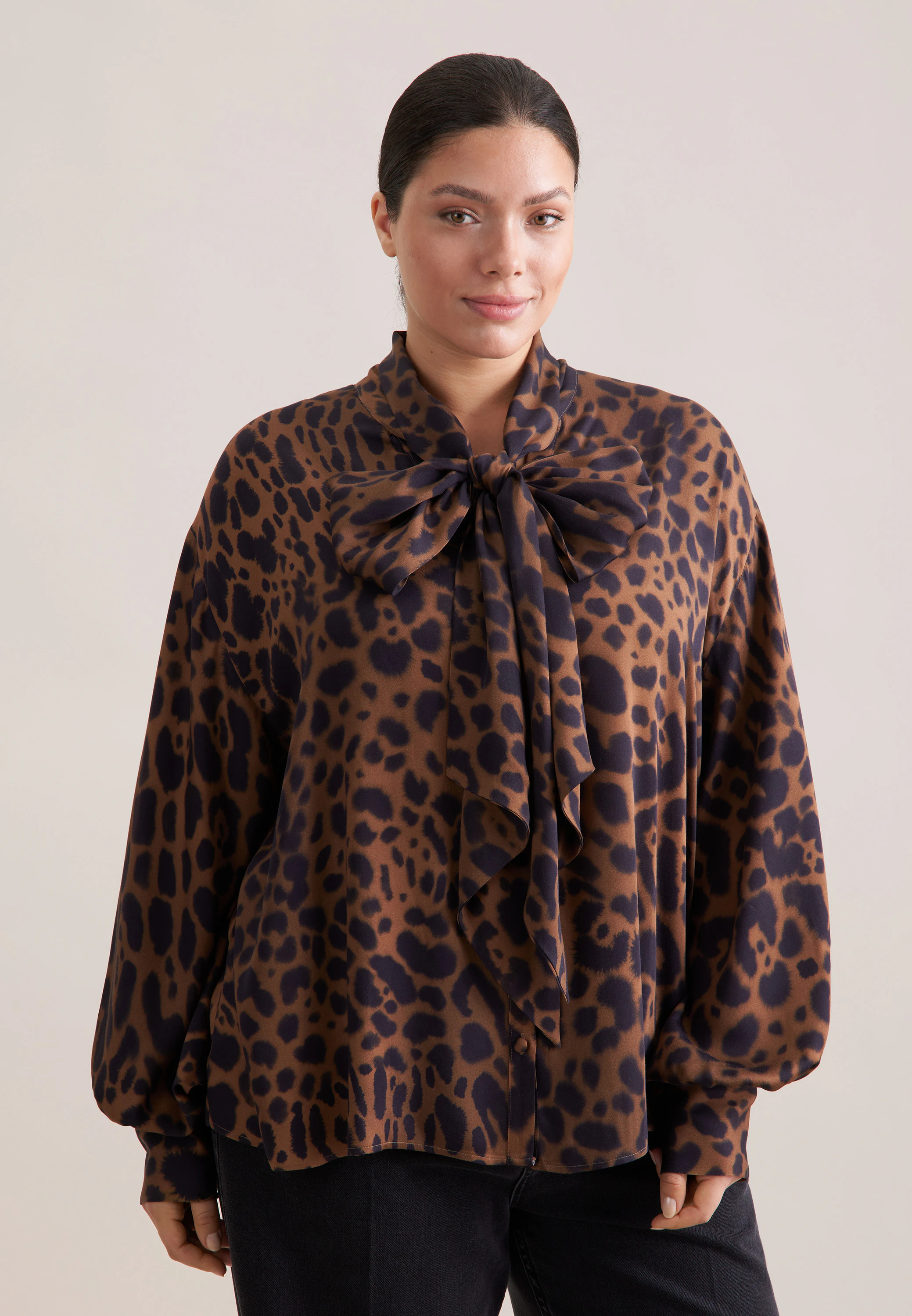 Satinierte Bluse mit Schleifendetail Braun