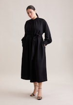 Fließendes Kleid mit Gürtel in Schwarz |  Seidensticker Onlineshop