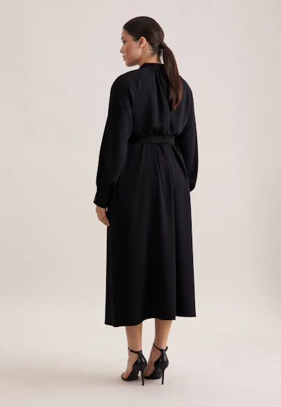 Fließendes Kleid mit Gürtel in Schwarz |  Seidensticker Onlineshop