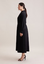 Fließendes Kleid mit Gürtel in Schwarz |  Seidensticker Onlineshop