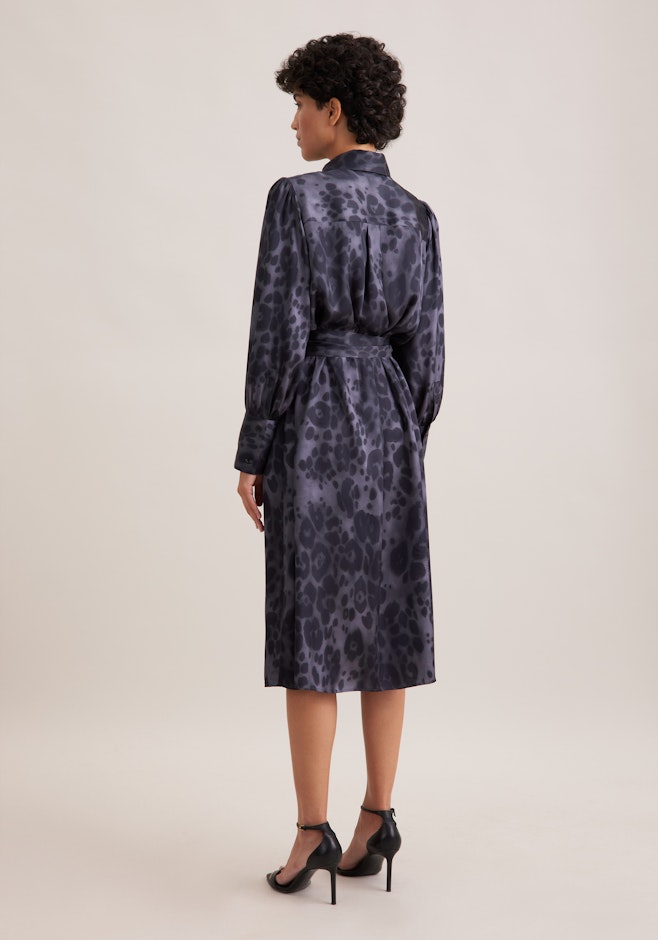 Satiniertes Hemdblusenkleid mit Gürtel in Grau | Seidensticker Onlineshop