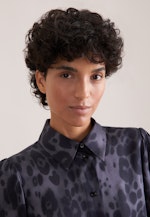 Satiniertes Hemdblusenkleid mit Gürtel in Grau |  Seidensticker Onlineshop