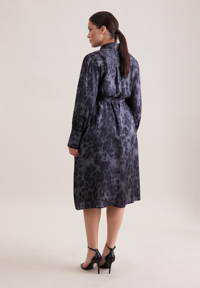 Satiniertes Hemdblusenkleid mit Gürtel in Grau |  Seidensticker Onlineshop