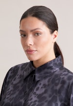 Satiniertes Hemdblusenkleid mit Gürtel in Grau |  Seidensticker Onlineshop