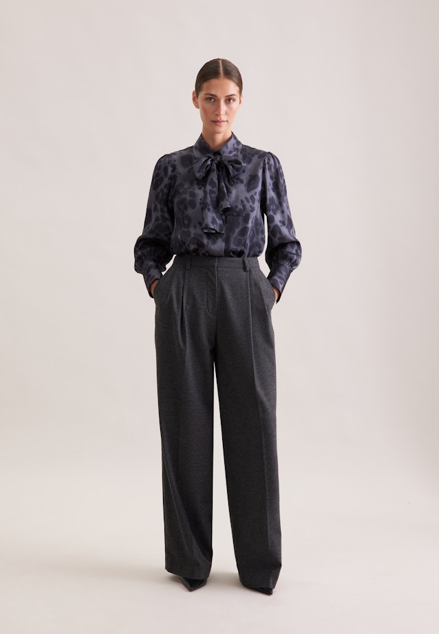 Satinierte Bluse mit abnehmbarer Schluppe in Grau |  Seidensticker Onlineshop