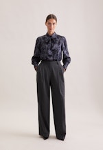 Satinierte Bluse mit abnehmbarer Schluppe in Grau |  Seidensticker Onlineshop