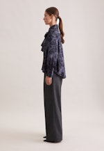 Satinierte Bluse mit abnehmbarer Schluppe in Grau |  Seidensticker Onlineshop