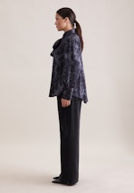 Satinierte Bluse mit abnehmbarer Schluppe in Grau |  Seidensticker Onlineshop