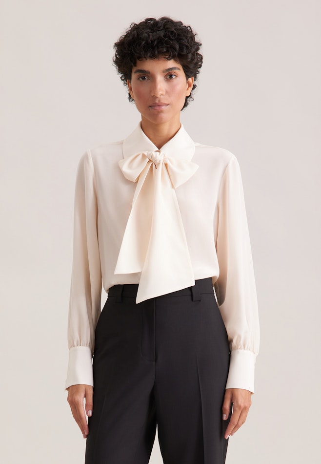 Hemdbluse aus Seide mit abnehmbarer Schluppe in Ecru | Seidensticker Onlineshop