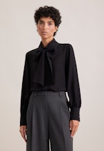 Hemdbluse aus Seide mit abnehmbarer Schluppe in Schwarz |  Seidensticker Onlineshop